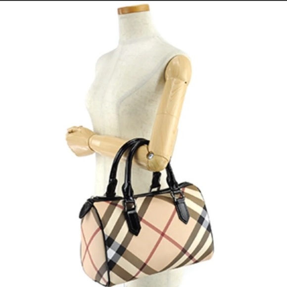 Burberry Handbags - Burberry Boston bag